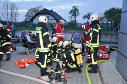 Perfekte Zusammenarbeit zwischen Feuerwehr und Rotem Kreuz